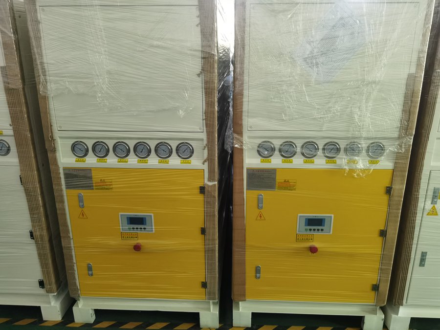 工業冷水機雪種多久加一次？