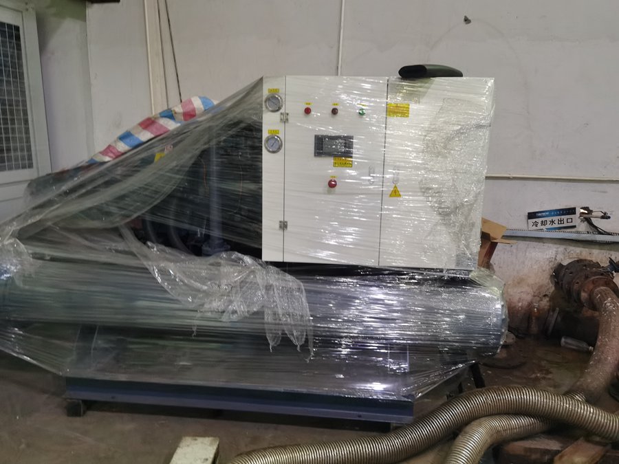 風(fēng)冷螺桿機系統(tǒng)為什么要清洗？