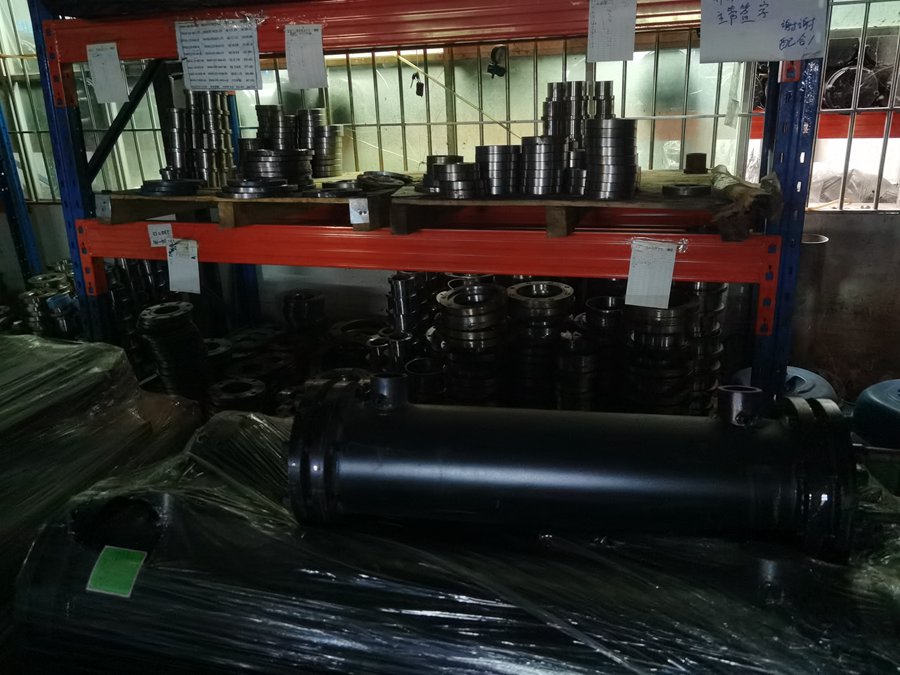 螺桿式冷水機從哪里加油？